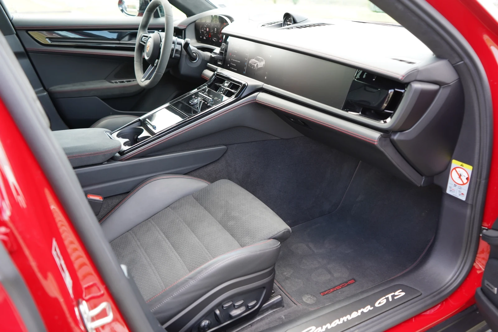 Porsche Panamera GTS* 4.0 V8* BOSE* PANO* SPORT CHRONO* EXCLUSIVE, снимка 15 - Автомобили и джипове - 54679972