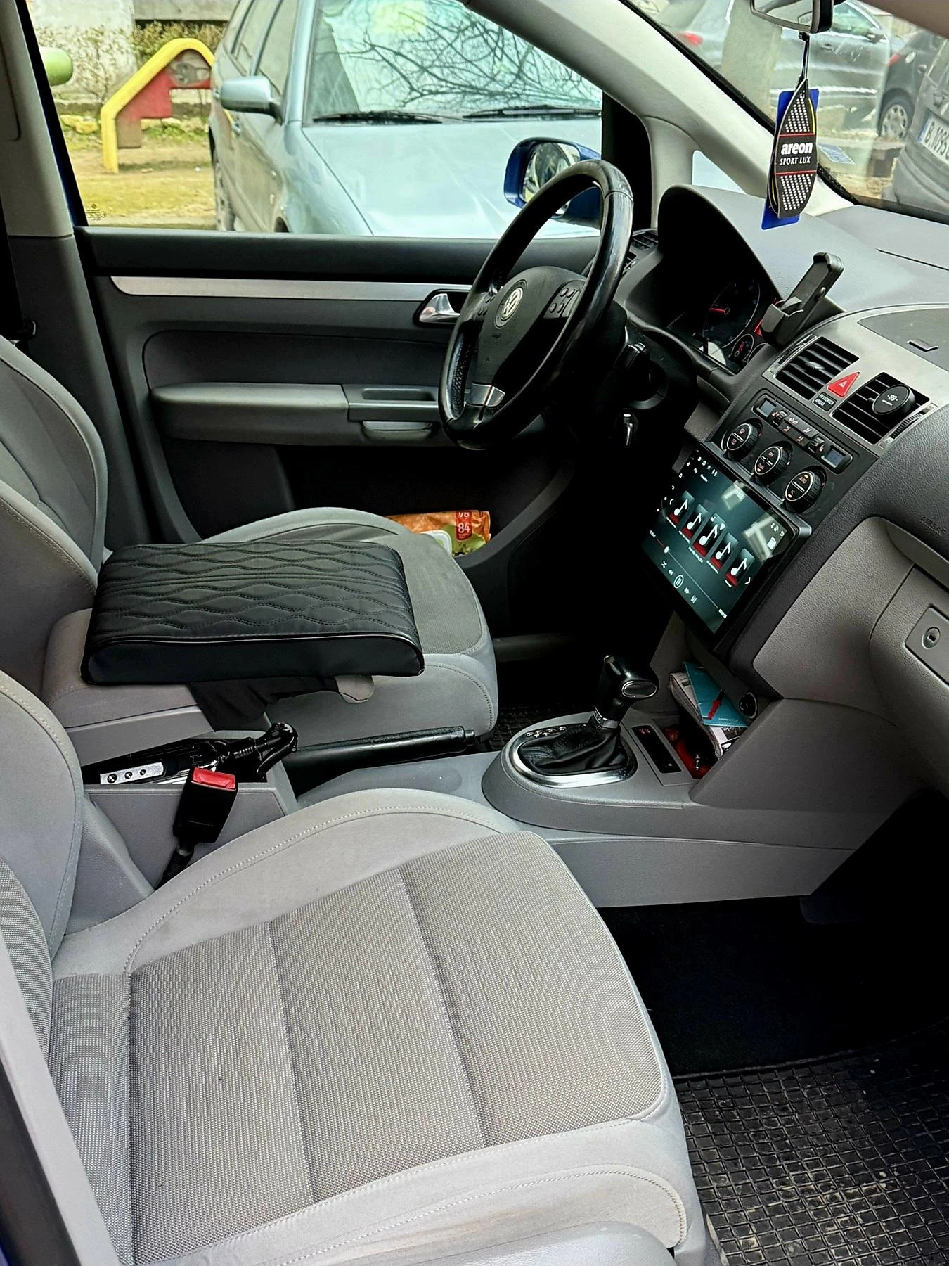 VW Touran 1.9, снимка 4 - Автомобили и джипове - 54779123