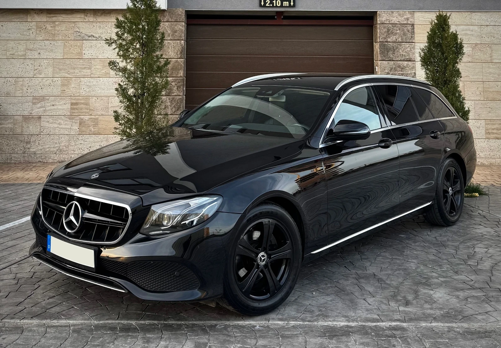 Mercedes-Benz E 220 9-G Multibeam Led Swarovski DynamicSelect 194к.с., снимка 2 - Автомобили и джипове - 54801533