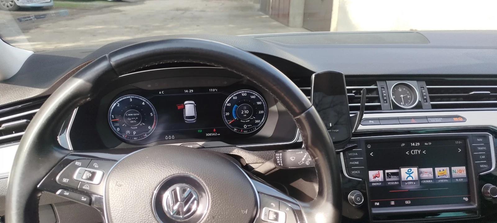 VW Passat B8, снимка 13 - Автомобили и джипове - 54877340