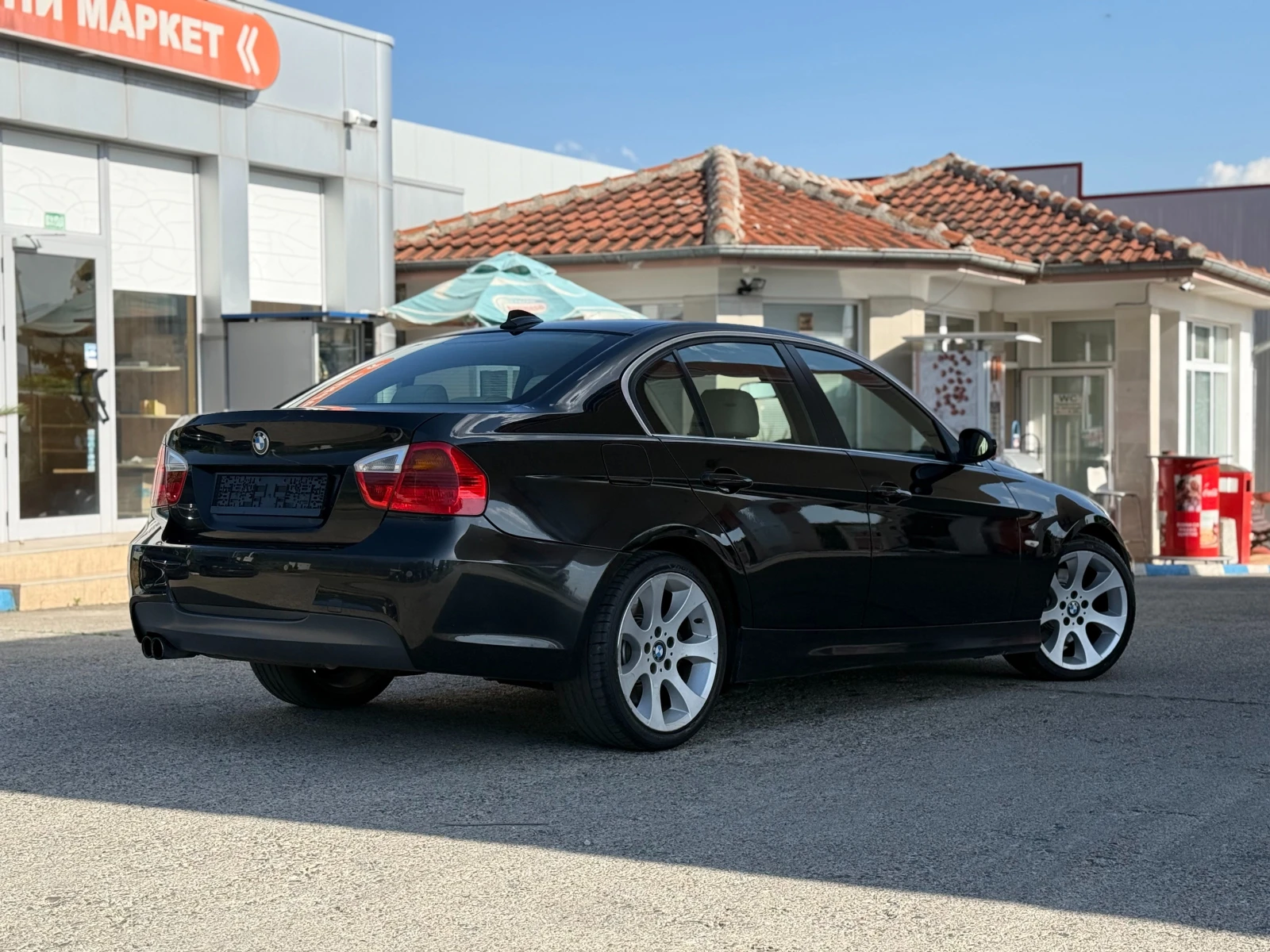 BMW 330 Navi/KeyLess/Hi-Fi, снимка 3 - Автомобили и джипове - 55091973