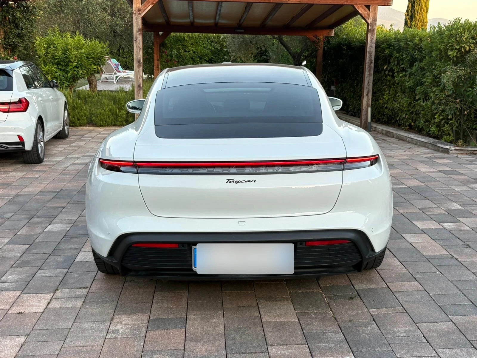Porsche Taycan, снимка 6 - Автомобили и джипове - 55244599