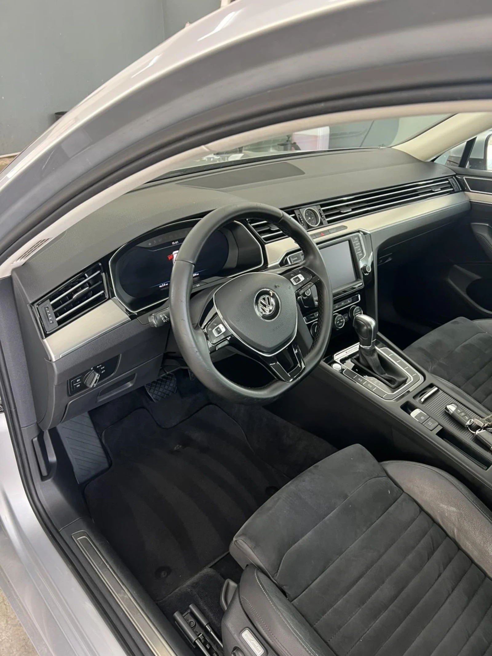 VW Passat 2.0TDI* DSG* 4x4* Digital, снимка 11 - Автомобили и джипове - 55327894
