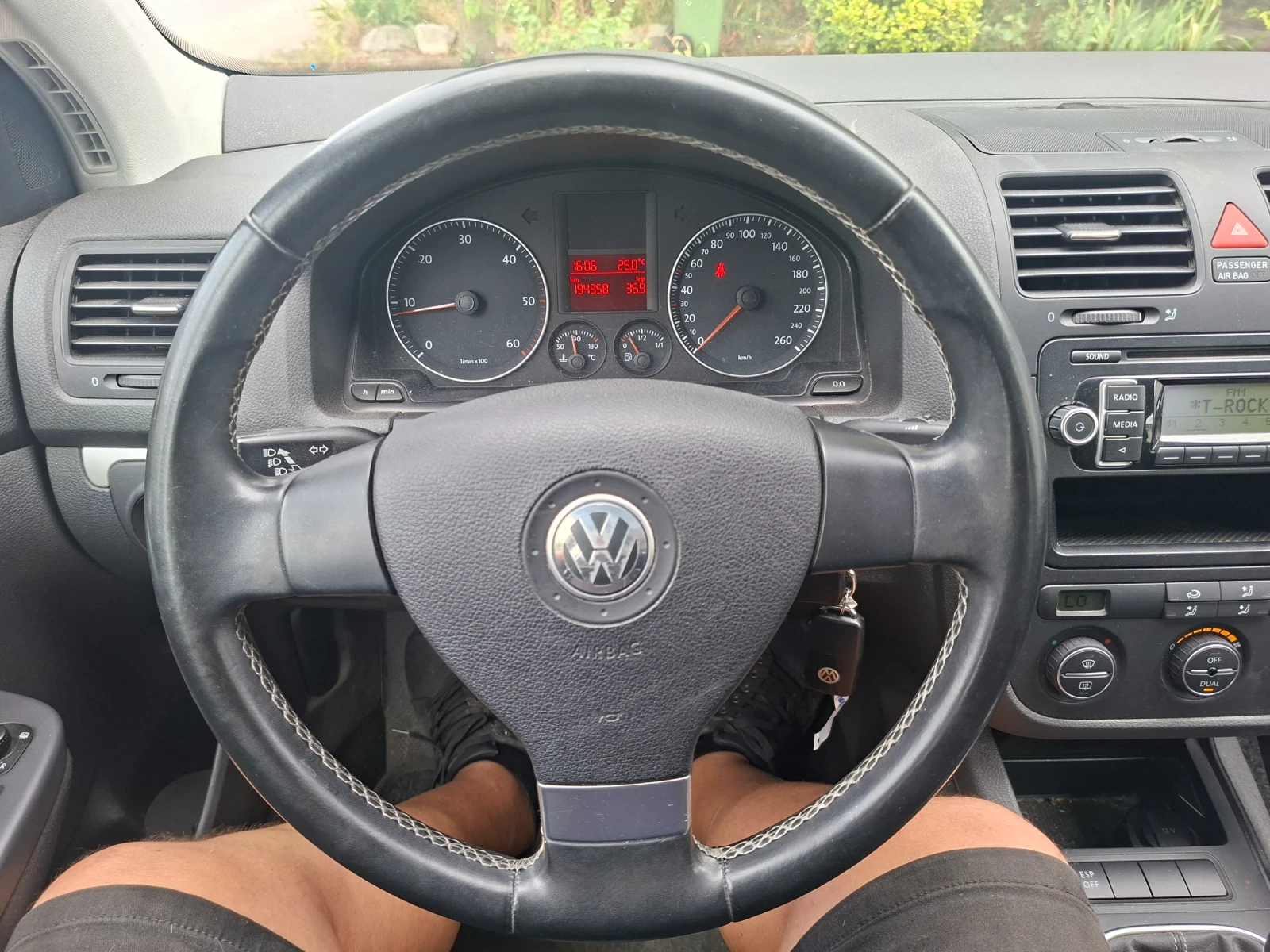 VW Golf 1.9tdi-90кс-2009-КЛИМАТРОНИК, снимка 6 - Автомобили и джипове - 55424375