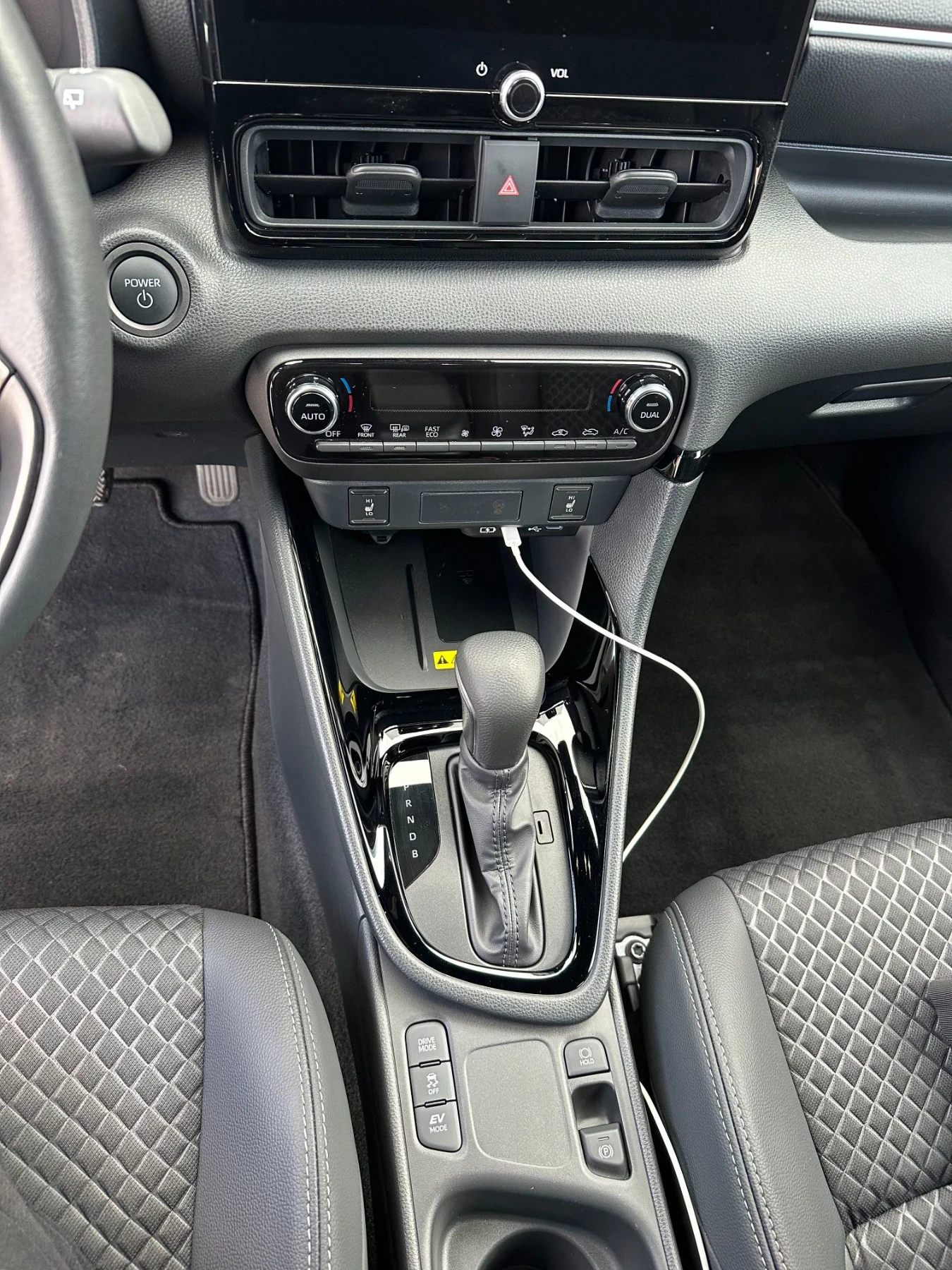 Toyota Yaris ELEGANCE 130, снимка 11 - Автомобили и джипове - 55638068