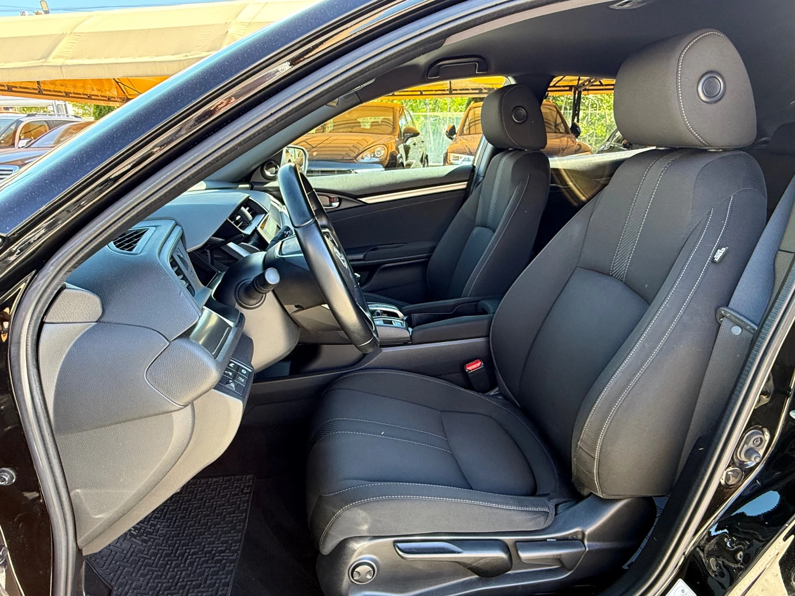 Honda Civic 1.0 VTEC TURBO 100% РЕАЛНИ КИЛОМЕТРИ - ДОКАЗУЕМИ !, снимка 9 - Автомобили и джипове - 56130501