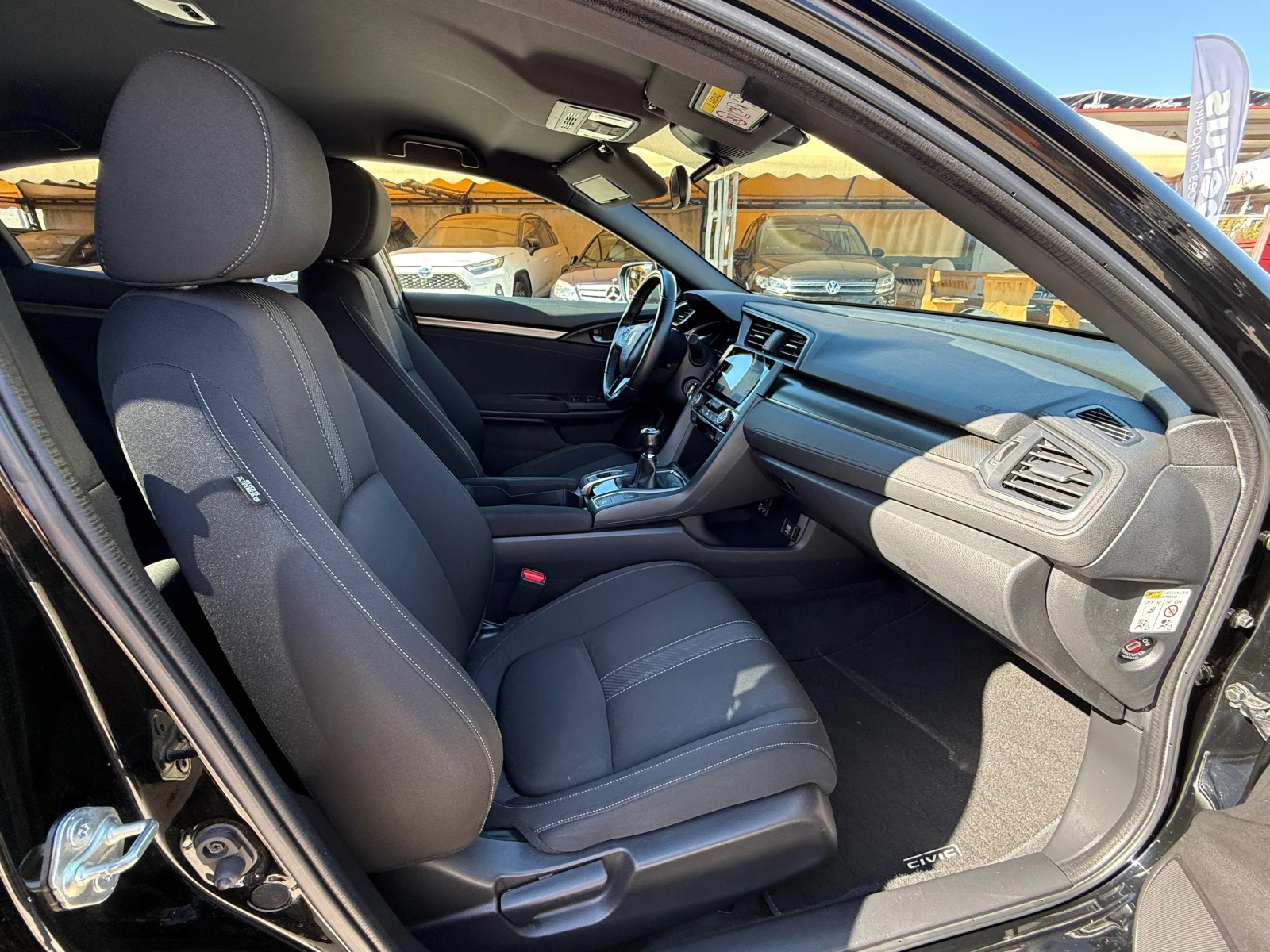 Honda Civic 1.0 VTEC TURBO 100% РЕАЛНИ КИЛОМЕТРИ - ДОКАЗУЕМИ !, снимка 14 - Автомобили и джипове - 56130501