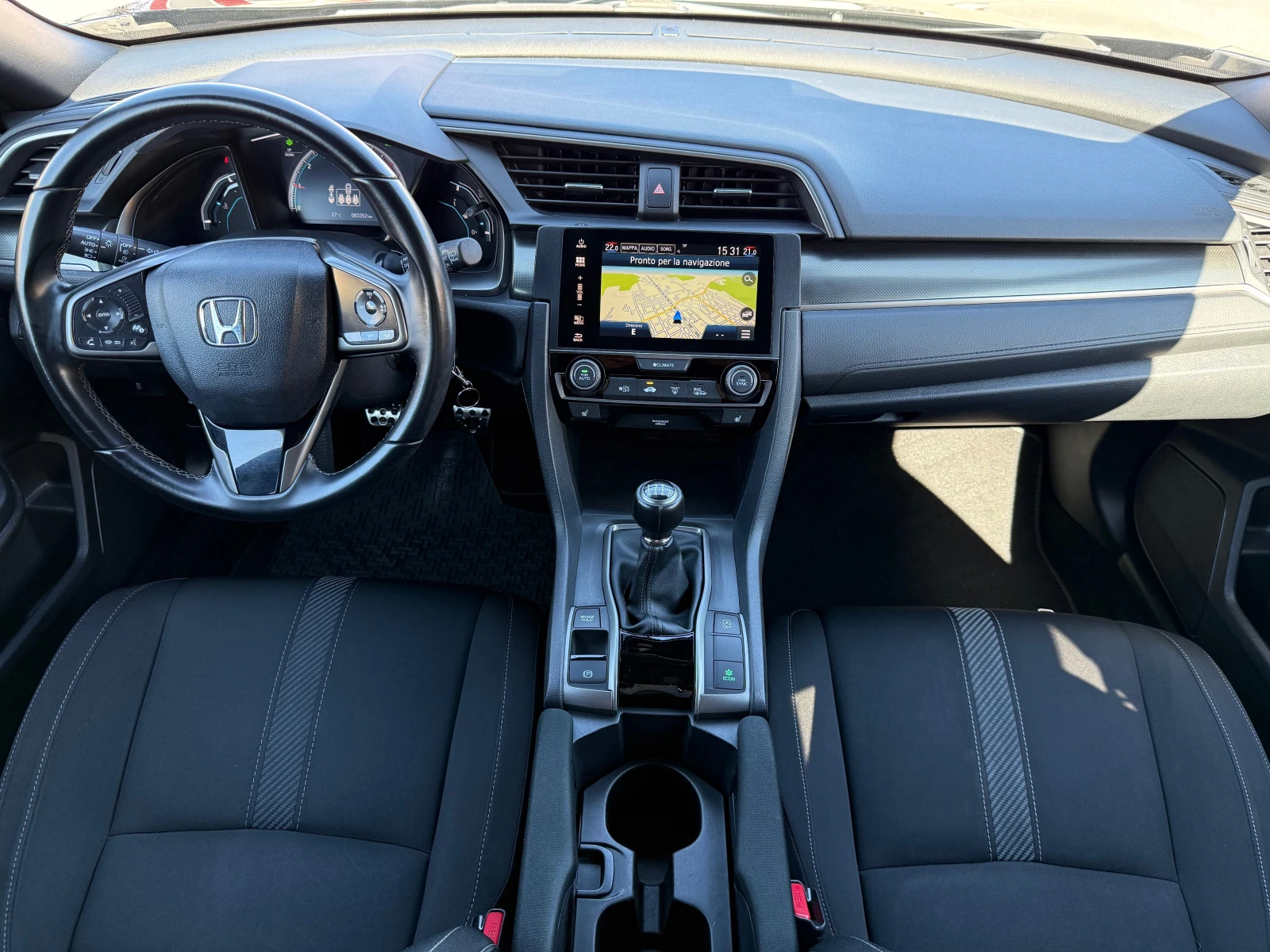 Honda Civic 1.0 VTEC TURBO 100% РЕАЛНИ КИЛОМЕТРИ - ДОКАЗУЕМИ !, снимка 11 - Автомобили и джипове - 56130501