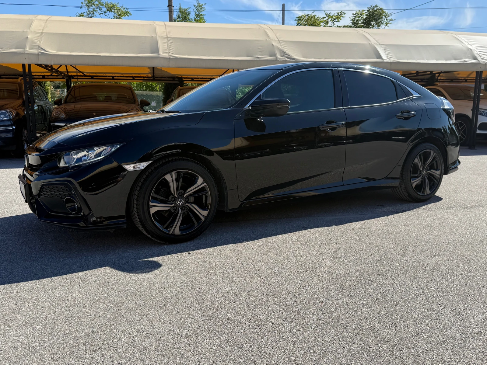 Honda Civic 1.0 VTEC TURBO 100% РЕАЛНИ КИЛОМЕТРИ - ДОКАЗУЕМИ !, снимка 6 - Автомобили и джипове - 56130501