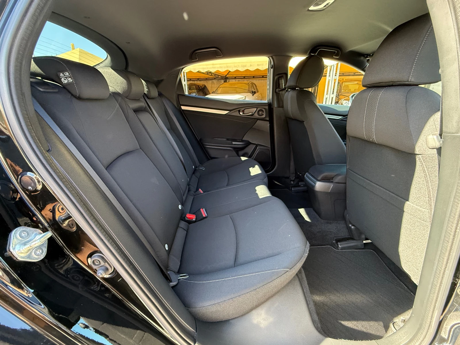 Honda Civic 1.0 VTEC TURBO 100% РЕАЛНИ КИЛОМЕТРИ - ДОКАЗУЕМИ !, снимка 15 - Автомобили и джипове - 56130501