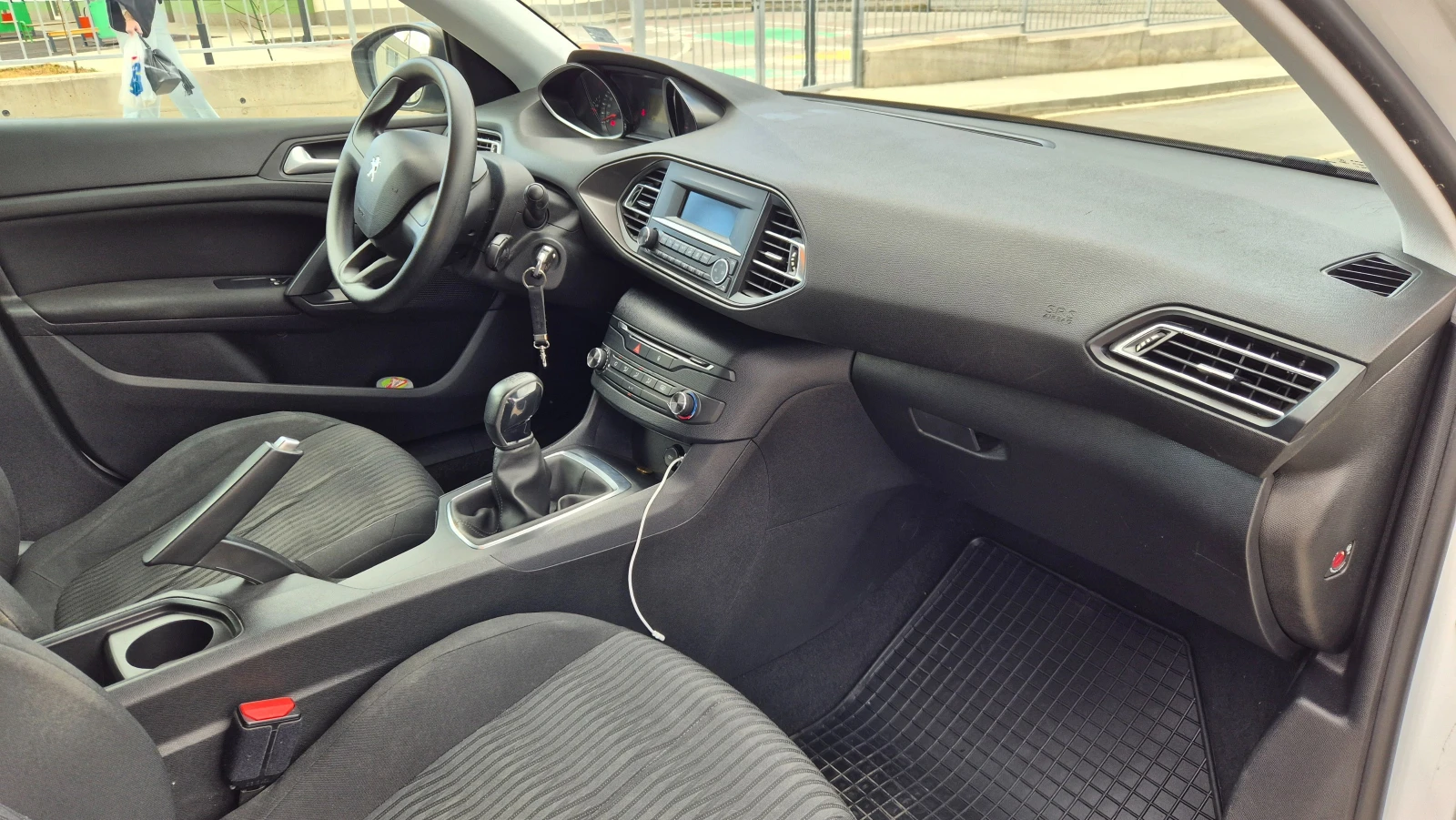 Peugeot 308 1.2, снимка 11 - Автомобили и джипове - 56226575