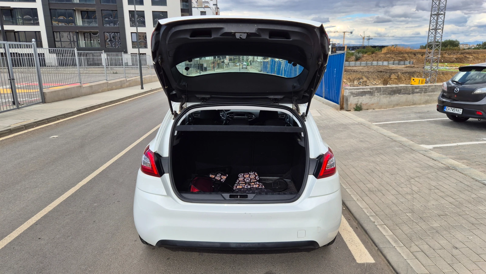 Peugeot 308 1.2, снимка 13 - Автомобили и джипове - 56226575