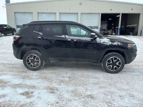 Jeep Compass  TRAILHAWK| PANORAMA| ПОДГРЕВИ| КEYLESS GO| CARFAX | Auto.bg — изображение 4