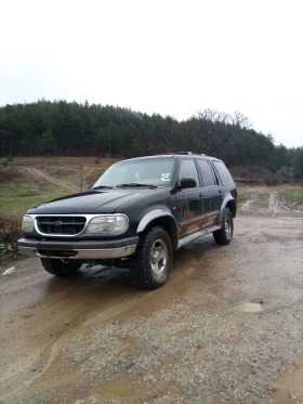 ������ Ford Explorer