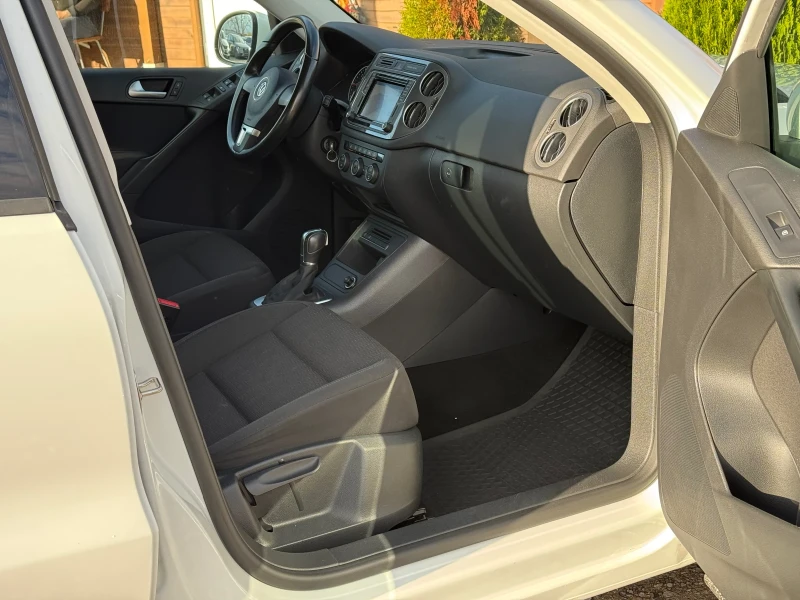VW Tiguan 2.0TDi 150к.с * DSG* * 4-Motion* * Navi* * Face-Li, снимка 11 - Автомобили и джипове - 52417956