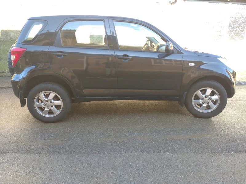 Daihatsu Terios 1.5 i, снимка 2 - Автомобили и джипове - 53035997