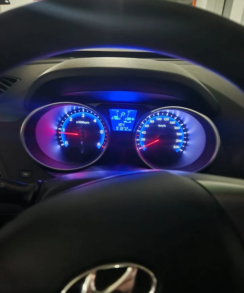 Hyundai Tucson, снимка 15 - Автомобили и джипове - 53249425