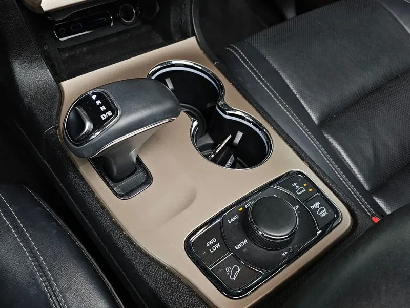 Jeep Cherokee 3.0D , снимка 17 - Автомобили и джипове - 55926396