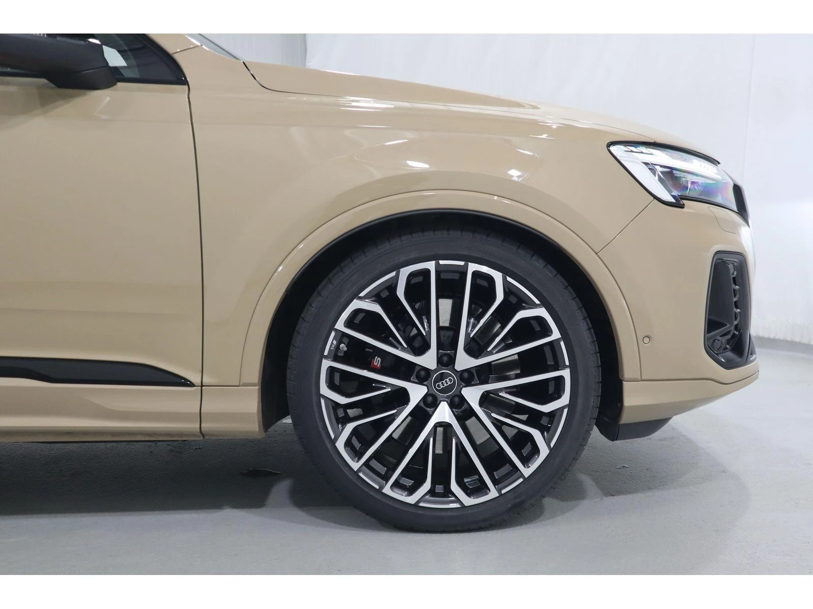 Audi SQ7 TFSI QUATTRO B&O MATRIX PANO HEAD UP 7-МЕСТЕН - изображение 3