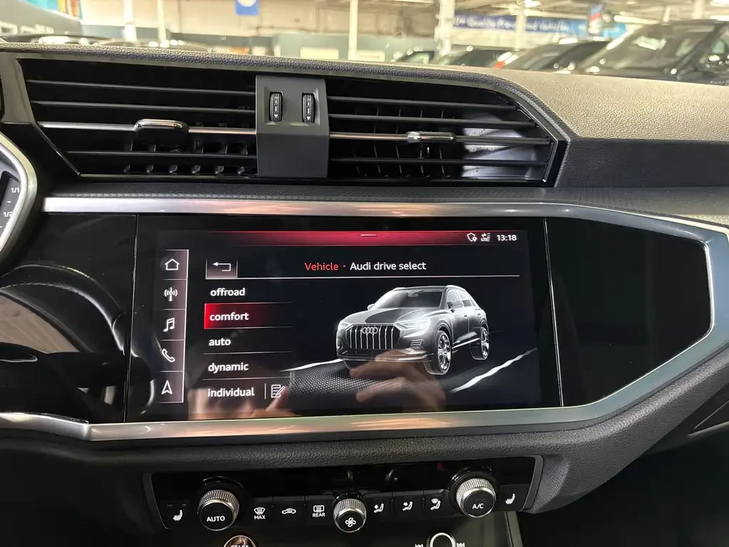 Audi Q3 SPORTBACK/PROGRESSIV/QUATTRO/S-LINE, снимка 12 - Автомобили и джипове - 55286431