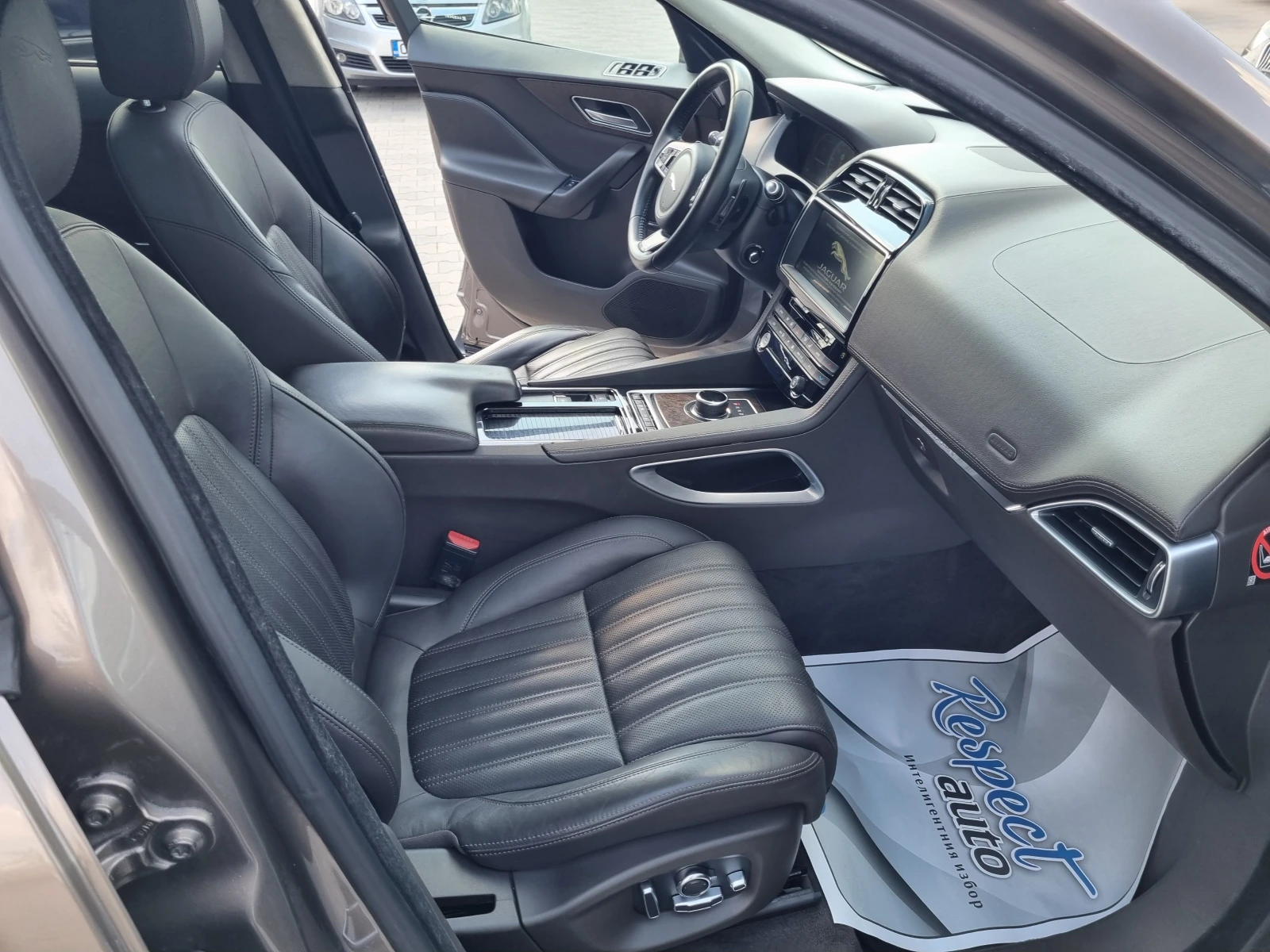 Jaguar F-PACE 3.0d-300ps= R-SPORT= AWD= 8ZF= FULL /ОБСЛУЖЕН, снимка 10 - Автомобили и джипове - 55486563