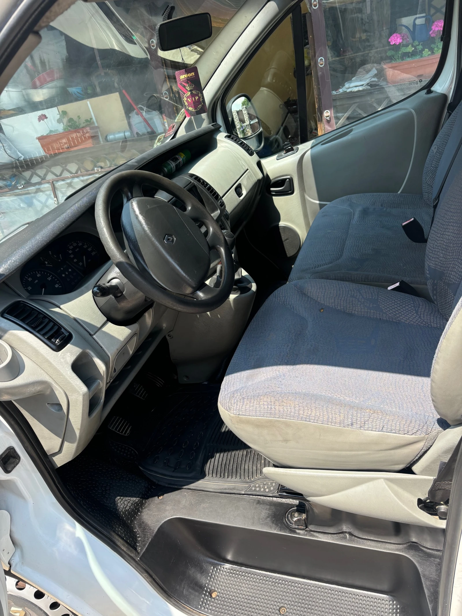 Renault Trafic 2.5 - изображение 4