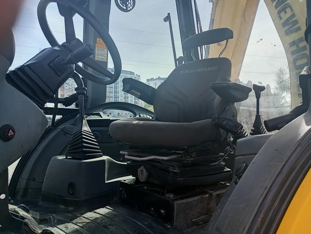 Багер New Holland B100, снимка 14 - Индустриална техника - 54944759