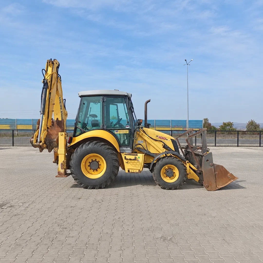 Багер New Holland B100, снимка 3 - Индустриална техника - 54944759
