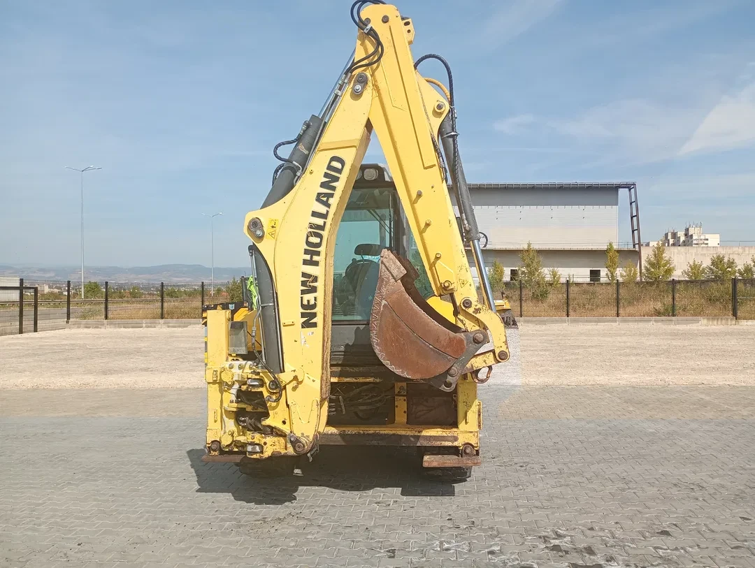 Багер New Holland B100, снимка 5 - Индустриална техника - 54944759