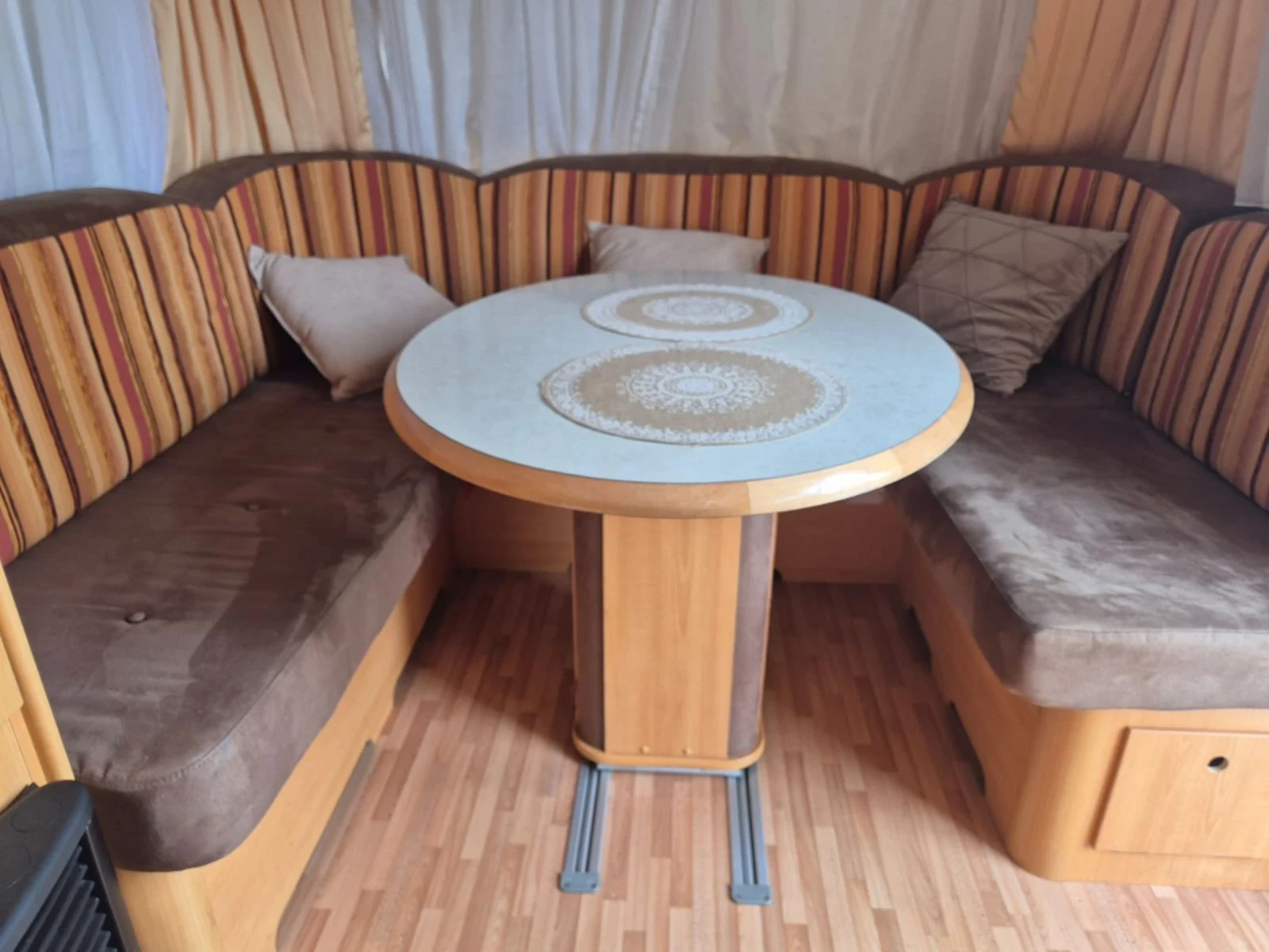 Каравана LMC 530Р, снимка 11 - Каравани и кемпери - 53478866