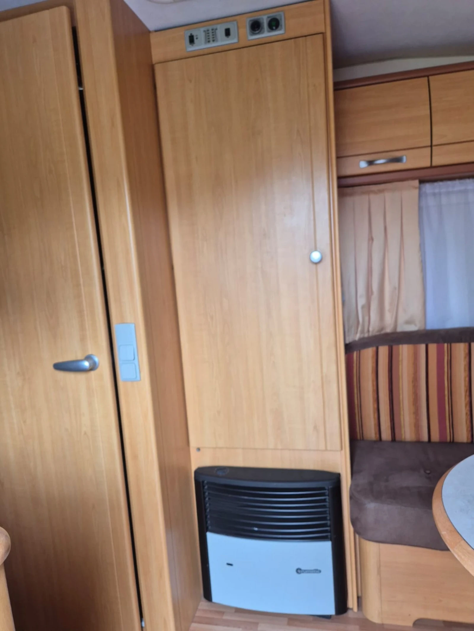 Каравана LMC 530Р, снимка 10 - Каравани и кемпери - 53478866