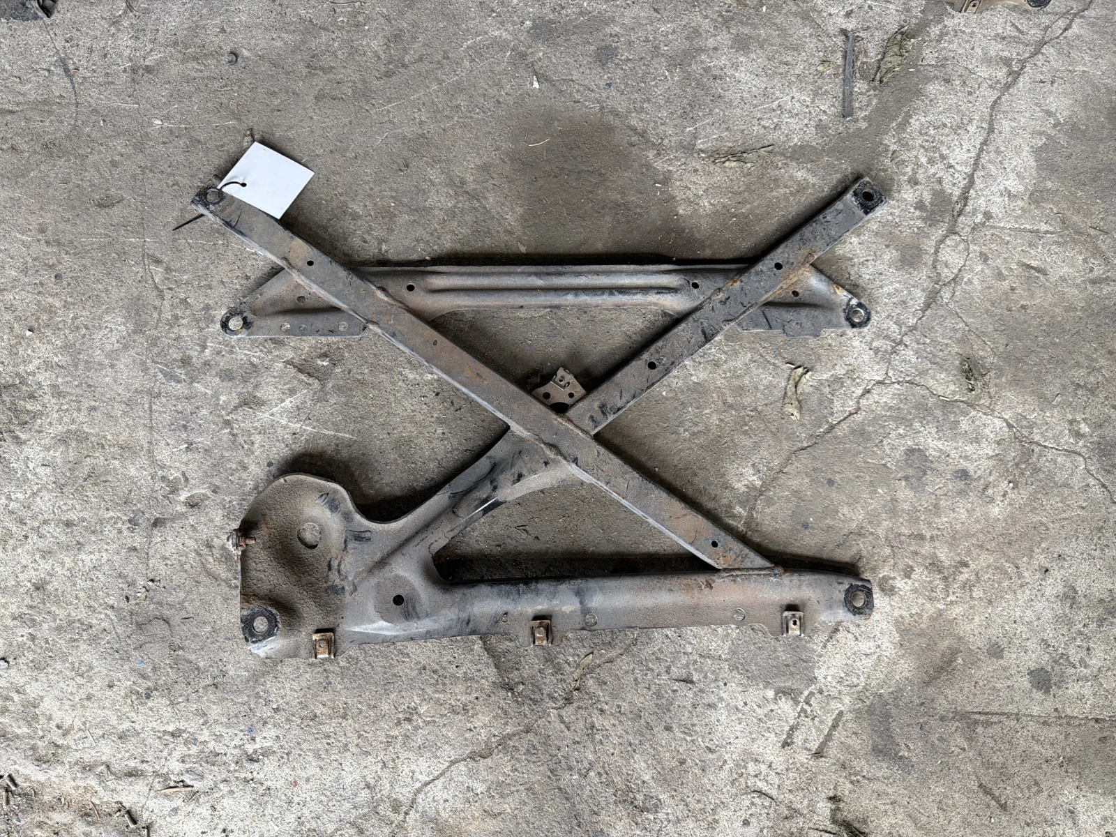 планка разпънка 8K2399345C 2.0TDI Audi A4