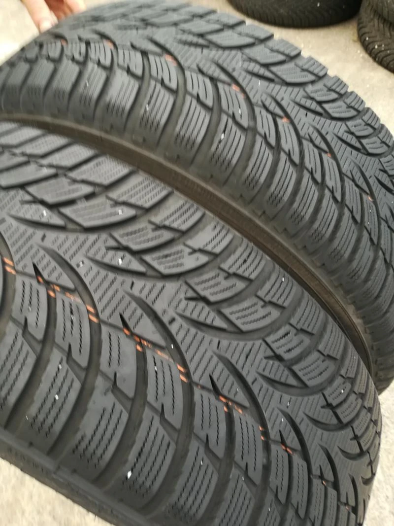 Гуми Зимни 215/65R16, снимка 3 - Гуми и джанти - 30694213