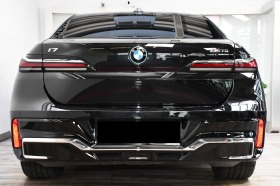 BMW i7 M70/ xDrive/ EXECUTIVE/ CARBON/ B&W/ PANO/ 360/ , снимка 5 - Автомобили и джипове - 45336316