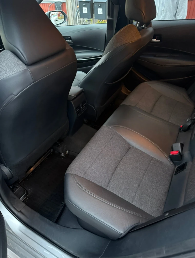 Toyota Corolla Touring Sports Hybrid e-CVT, снимка 5 - Автомобили и джипове - 52900314