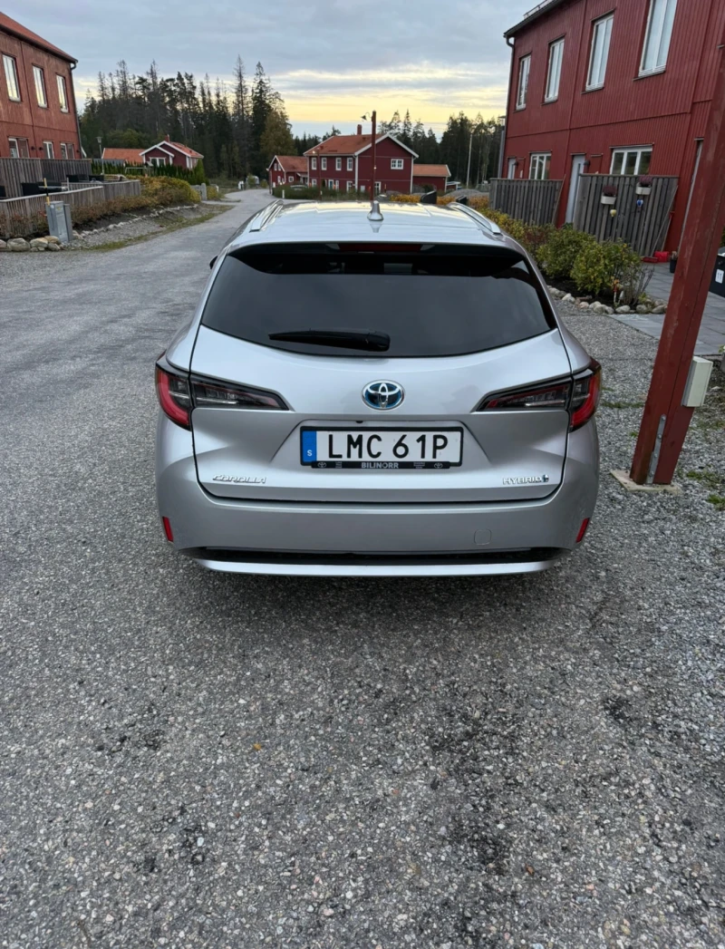 Toyota Corolla Touring Sports Hybrid e-CVT, снимка 2 - Автомобили и джипове - 52900314