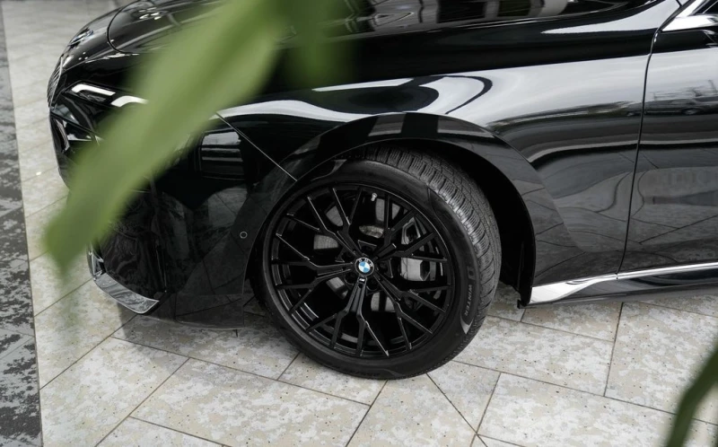 BMW i7 xDrive60, снимка 8 - Автомобили и джипове - 53030810