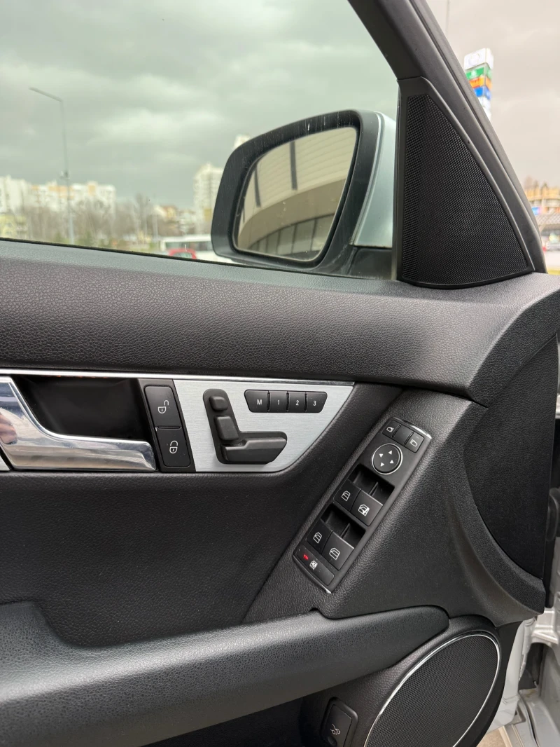 Mercedes-Benz C 220, снимка 8 - Автомобили и джипове - 53561001