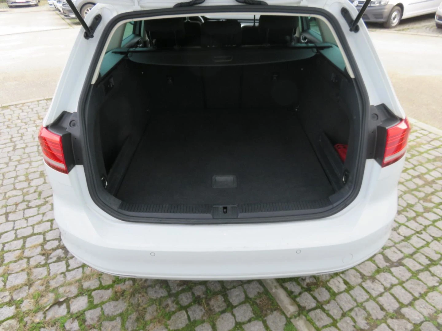 VW Passat Comfortline 2.0TDI BMT - изображение 7