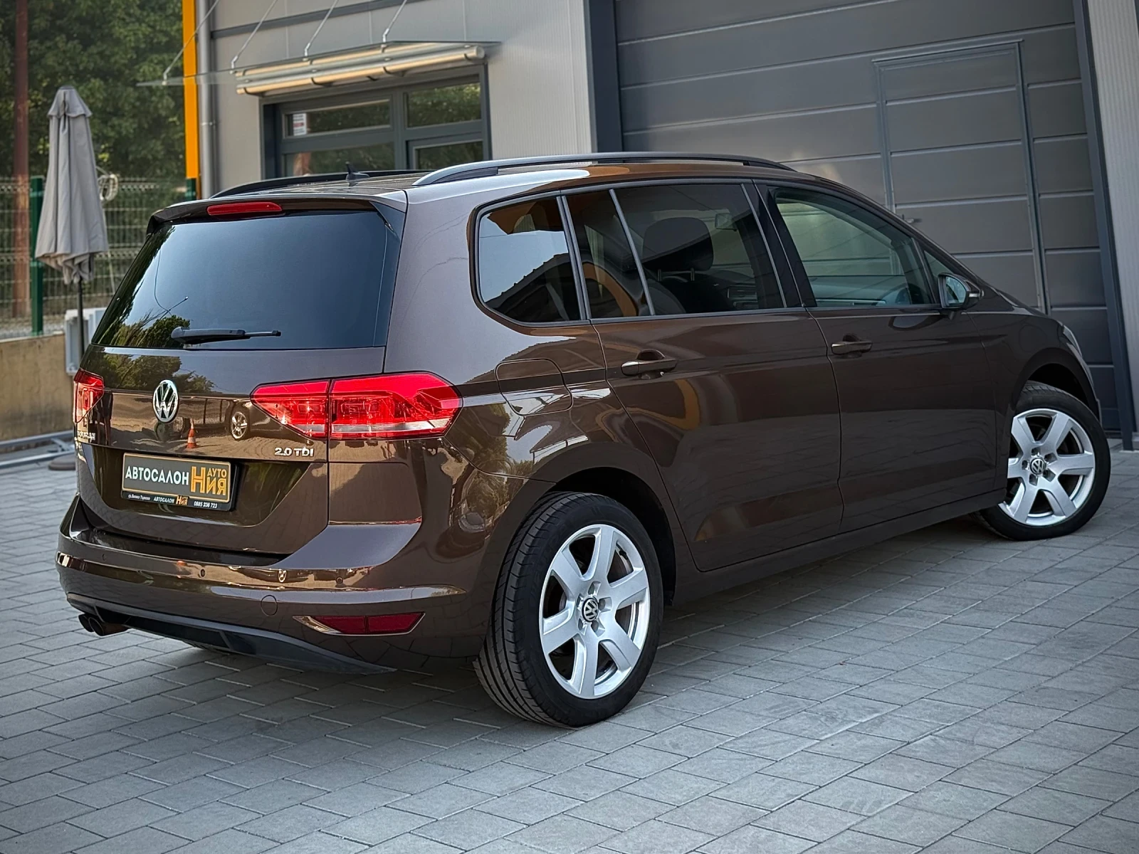 VW Touran 2.0TDI * DSG* Distronic* Alcantara* Massage*  - изображение 4