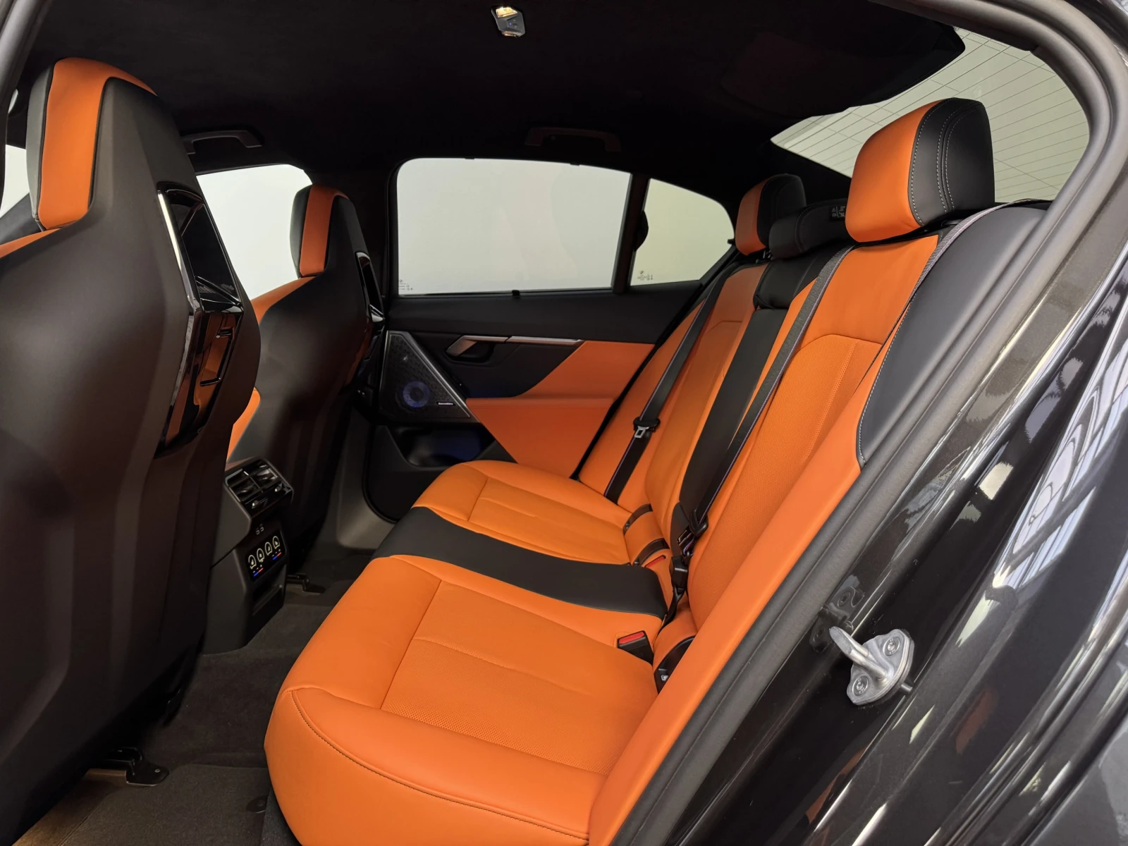 BMW M5 ACC Sitzlüftung Drivers Carbon Ext. B&W | Mobile.bg   11