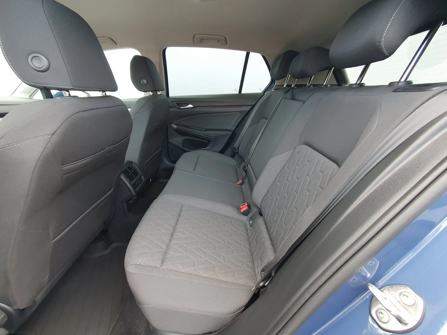 VW Golf 8 Life 2.0 TDI SCR - изображение 5