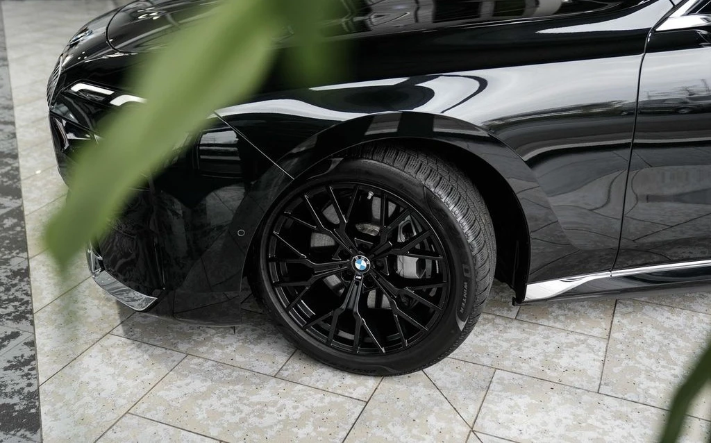BMW i7 xDrive60 - изображение 8