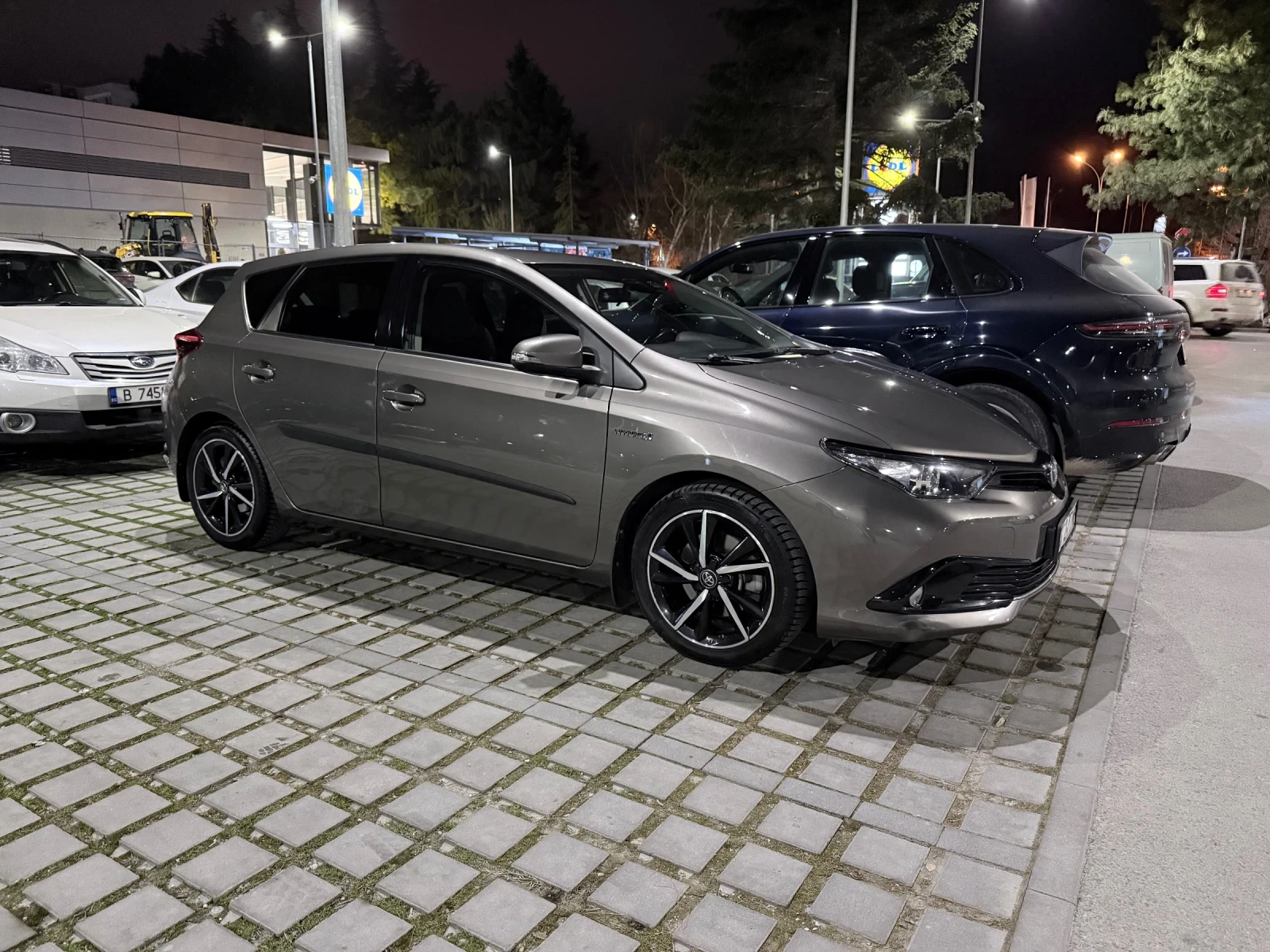 Toyota Auris, снимка 3 - Автомобили и джипове - 53830873