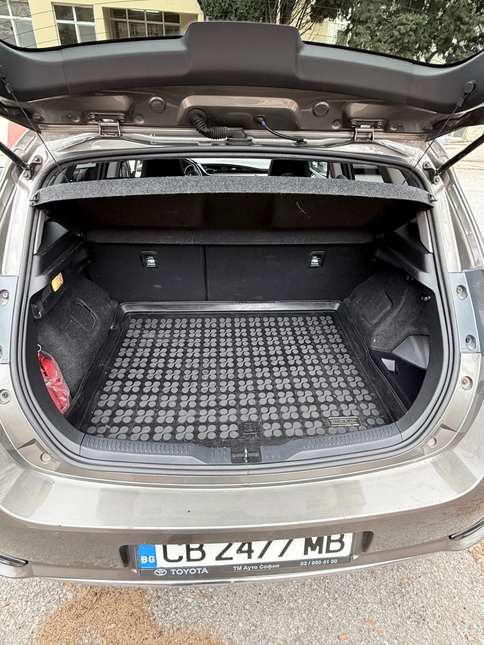 Toyota Auris, снимка 7 - Автомобили и джипове - 53830873