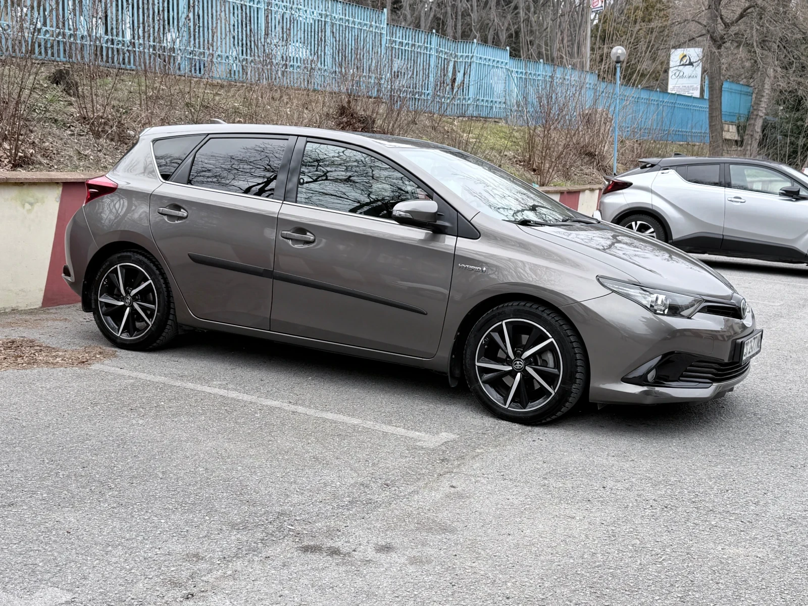 Toyota Auris, снимка 2 - Автомобили и джипове - 53830873