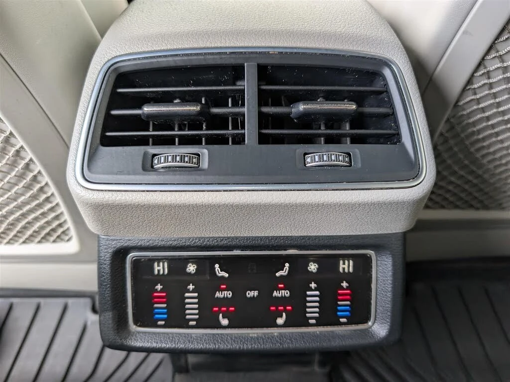 Audi E-Tron TECHNIK* QUATTRO* АвтоКредит* (ЦЕНА ДО БГ), снимка 15 - Автомобили и джипове - 54127972