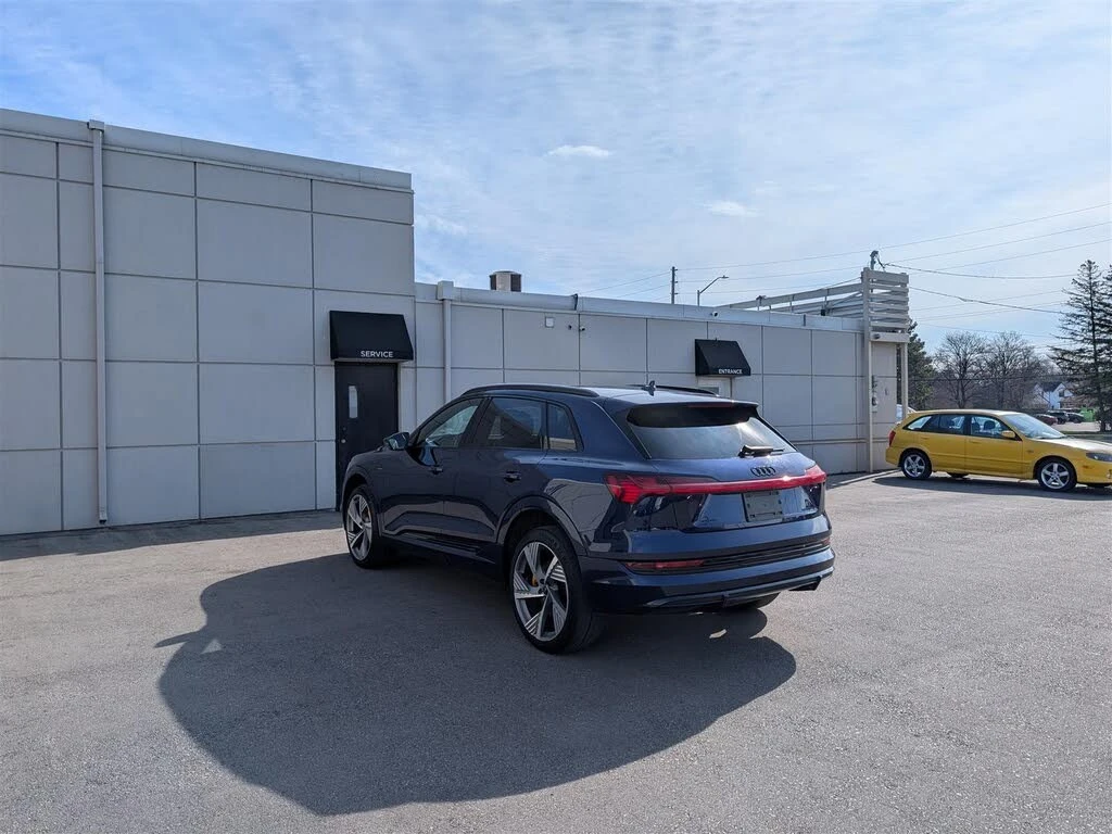 Audi E-Tron TECHNIK* QUATTRO* АвтоКредит* (ЦЕНА ДО БГ), снимка 3 - Автомобили и джипове - 54127972