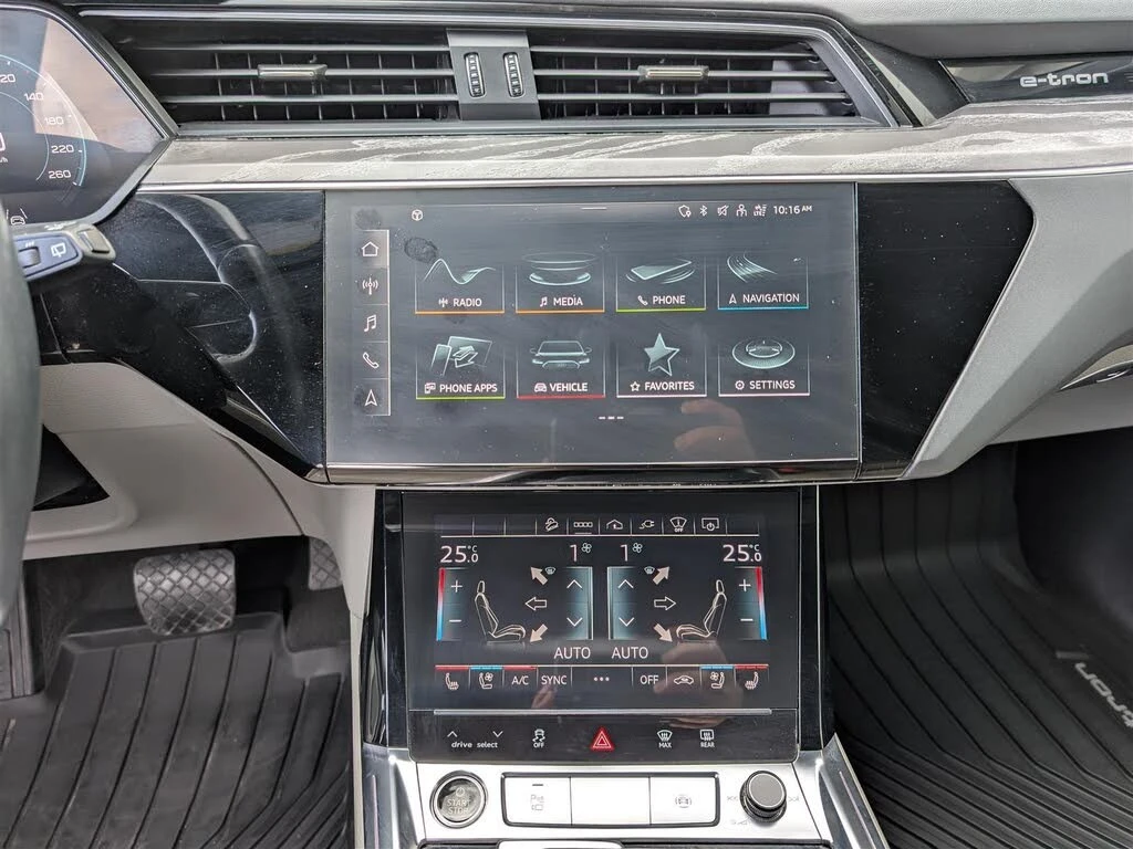 Audi E-Tron TECHNIK* QUATTRO* АвтоКредит* (ЦЕНА ДО БГ), снимка 13 - Автомобили и джипове - 54127972