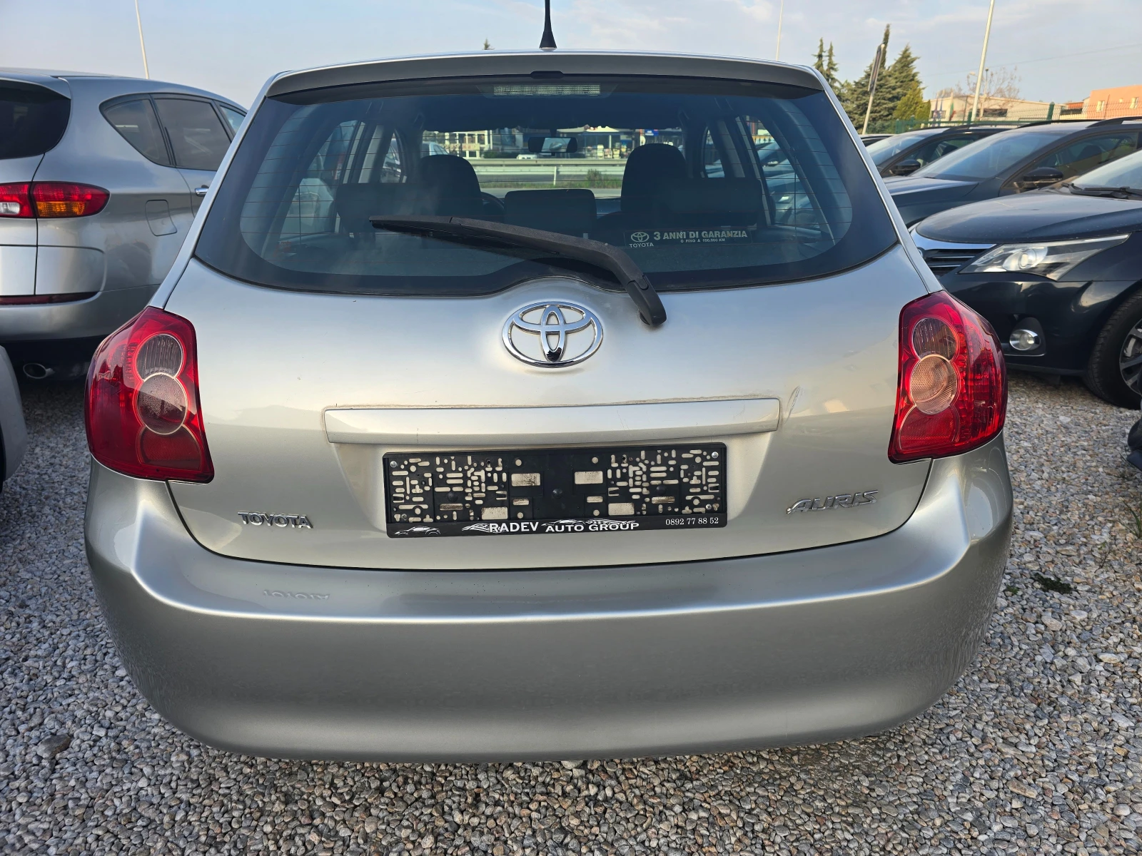Toyota Auris 1.4VVTI /133000KM!!/, снимка 3 - Автомобили и джипове - 54195167